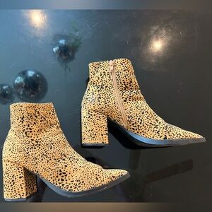 Qupid Animal Print Booties size 8